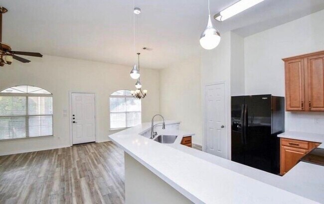 Building Photo - 12755 Mill Ridge Dr