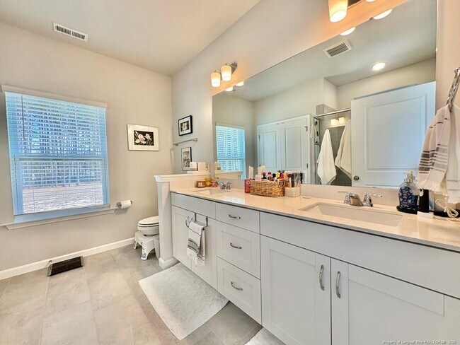 Building Photo - 67 Beacon Hl Rd