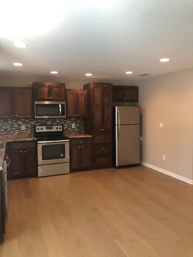 Building Photo - Adorable Home in Great Central Location...