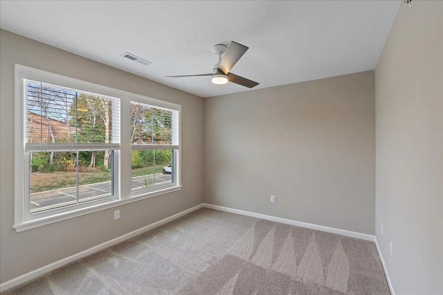 2nd Bedroom - 610 Foxhill Dr