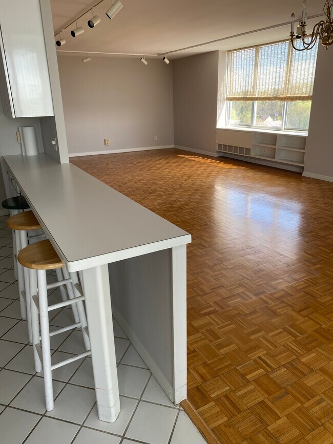 Living/Dinning Area - 2324 Madison Rd