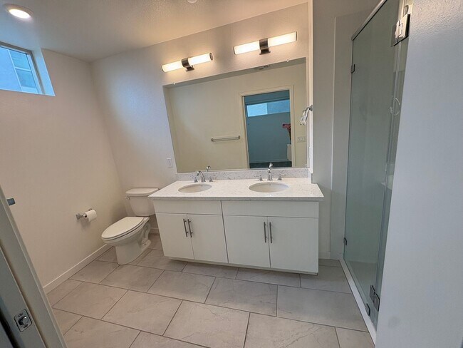 Building Photo - Modern 2bed/2bath Single Story Condo in the MIll