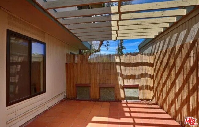 Building Photo - 10574 Sunland Blvd