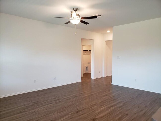 Building Photo - 109 Red Buckeye St