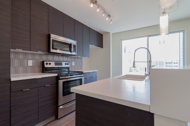 Building Photo - Stunning 2/2.5 multi-level Skybridge Lofts...