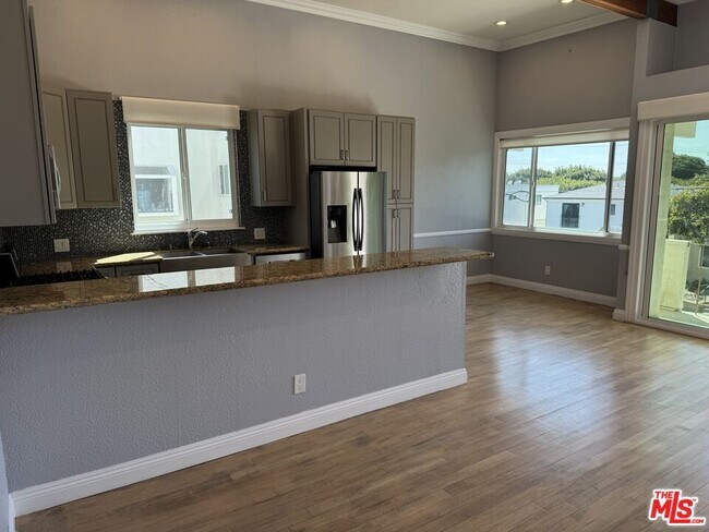 Building Photo - 1255 Princeton St