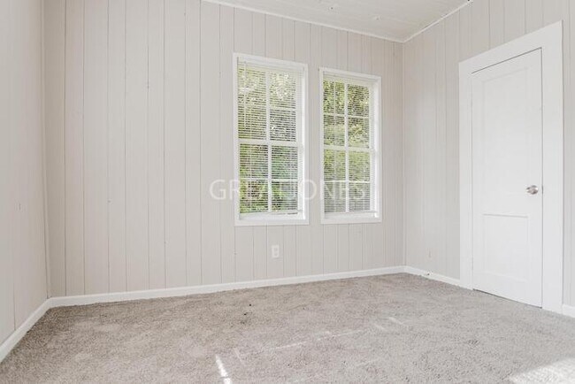 Building Photo - 1703 Pine St