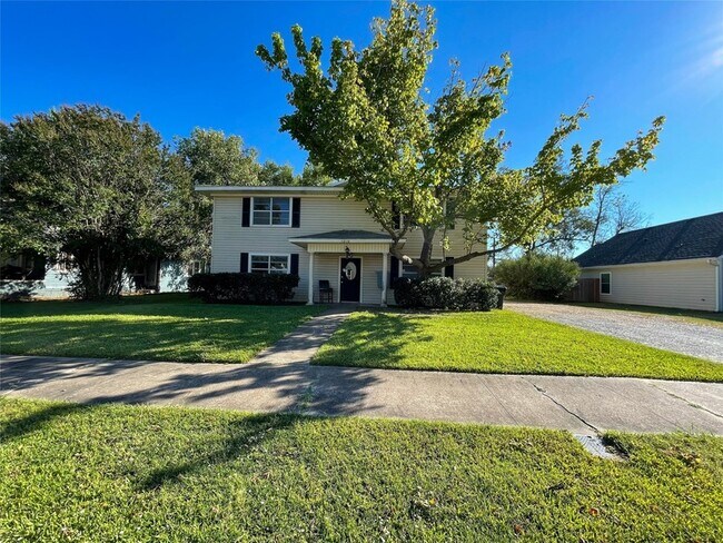 Primary Photo - 1016 W Gandy St