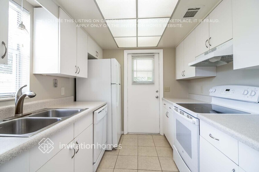 Building Photo - 409 S Hawthorn Cir