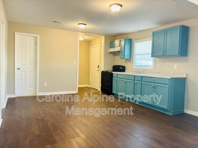 Building Photo - 317 N Dilling St