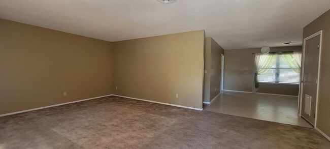 Building Photo - 3 bedroom 2 bath home