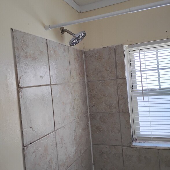 Building Photo - 786 Goodlow Ave