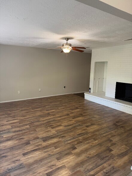 Building Photo - 23430 Cimber Ln