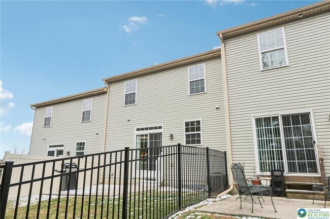 Building Photo - 270 Milkweed Dr