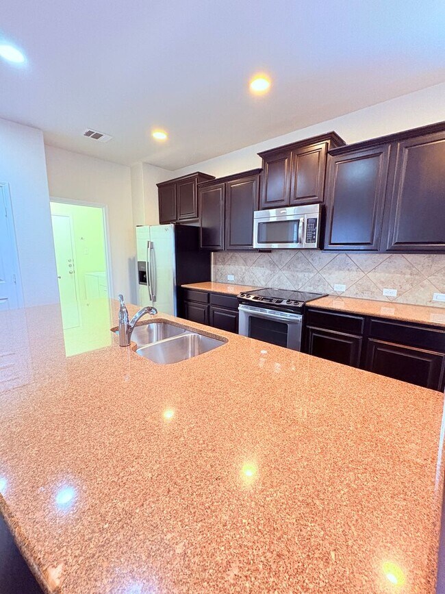 Building Photo - Large Home In Preston Village