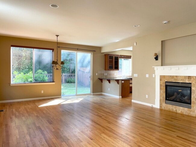 Building Photo - Beautiful 3 Bed 2.5 Bath Home in Redmond