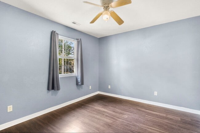 Building Photo - 161 Trent St