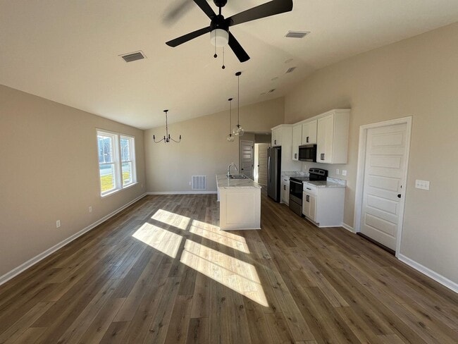 Primary Photo - 3 Bed 2 Bath