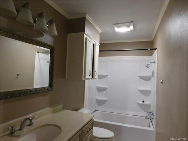 Building Photo - 407 Summit Dr