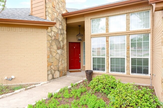 Building Photo - 115 Kenwick Ct