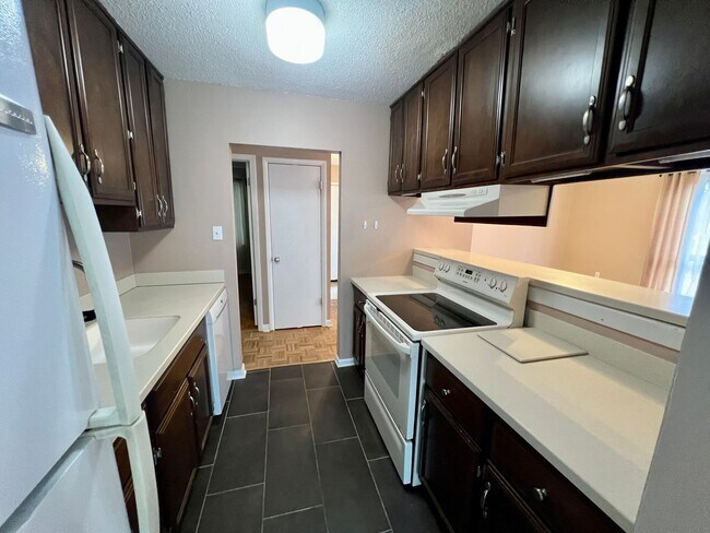 Building Photo - 805 Castalia Dr