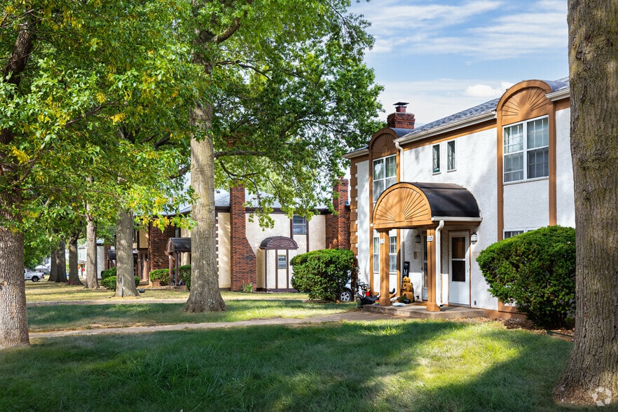 Roosevelt Apartments - Roosevelt