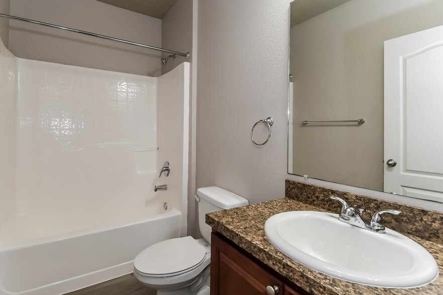 Building Photo - 5120 Magnolia Valley Dr