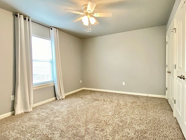 Building Photo - 3 Bed, 2.5 Bath in Gated Community with Private Pond