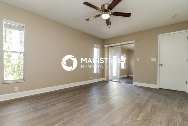 Building Photo - 3 Bedroom Pet-Friendly Home in TAMPA, FL with Main Street Renewal