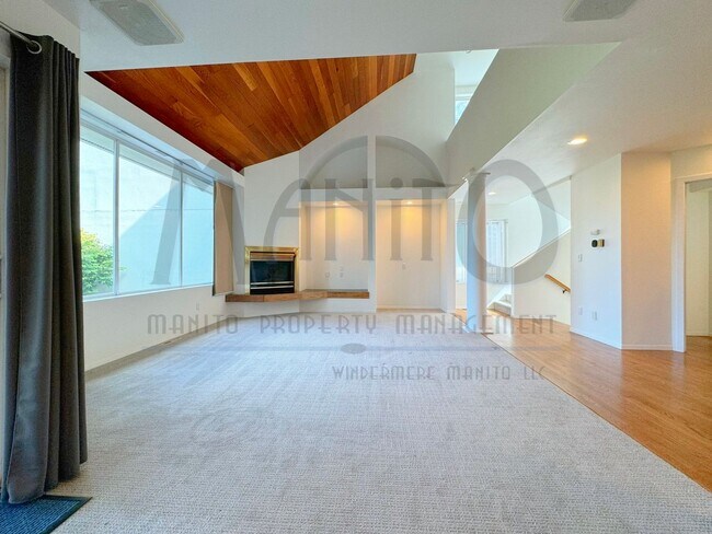 Building Photo - Unique Jon Sayler Designed Townhome