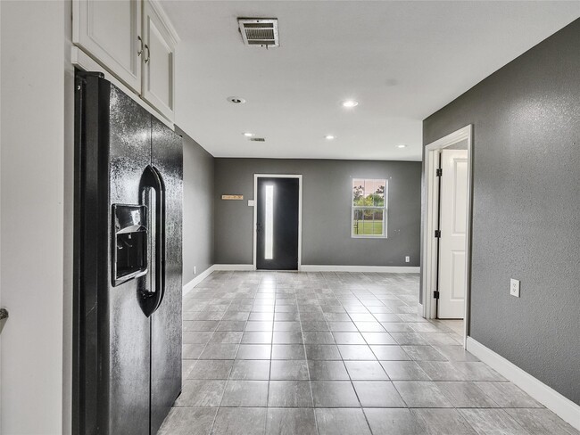 Building Photo - 1107 E 40th 1/2 St