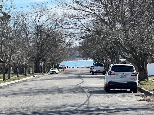 Building Photo - 237 6th St