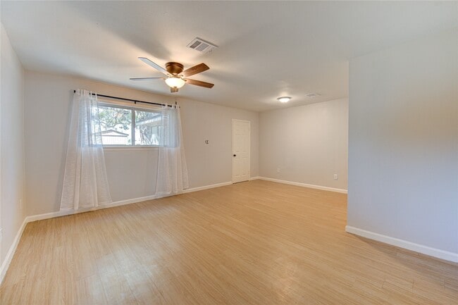 Building Photo - 1120 Mahlmann St