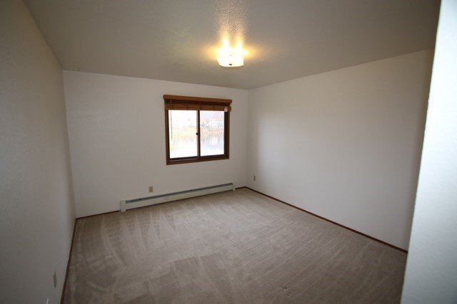 Building Photo - 2 Bedroom Condo on a Lake!