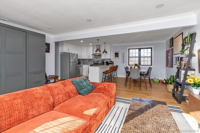 Building Photo - 4 Finch Pl