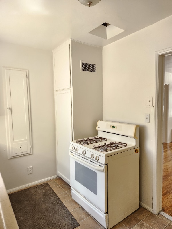 Building Photo - 7030 La Tijera Blvd