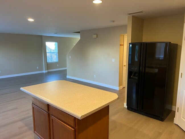 Building Photo - 8870 Sunset Breeze Dr