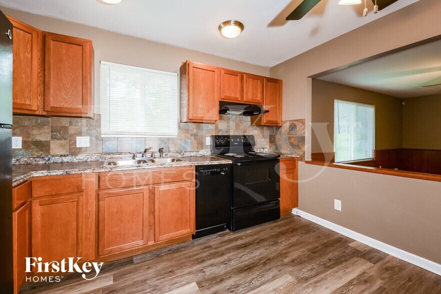 Building Photo - 13825 Invicta Dr