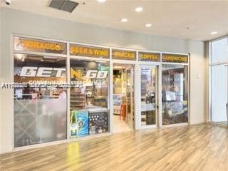 Building Photo - 1750 N Bayshore Dr