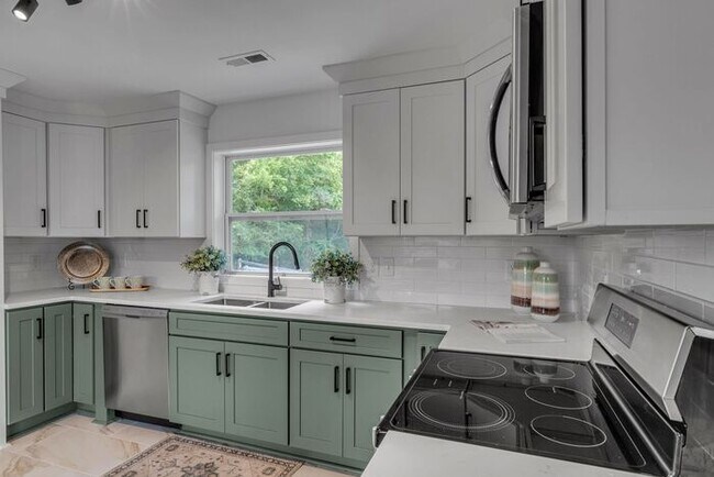 Building Photo - Secluded Remodeled Madison House