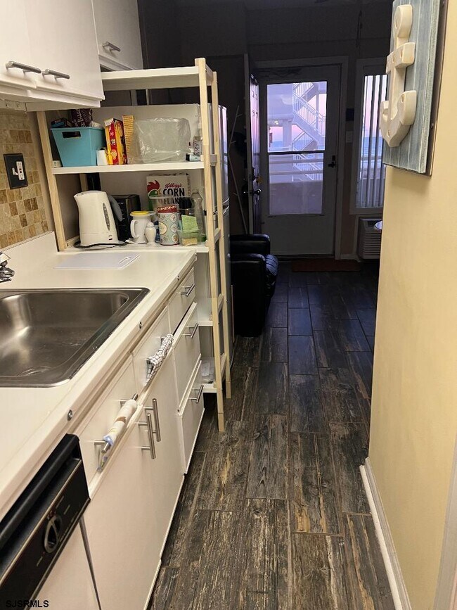 Building Photo - 5300 Boardwalk