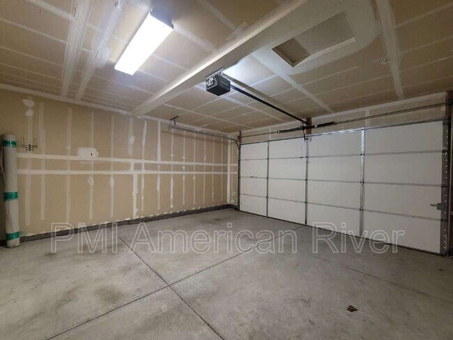 Building Photo - 708 Gentle Breeze Wy