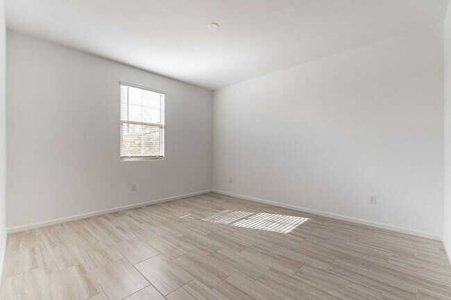 Building Photo - Pending/ Rented - New Mattamy Home!