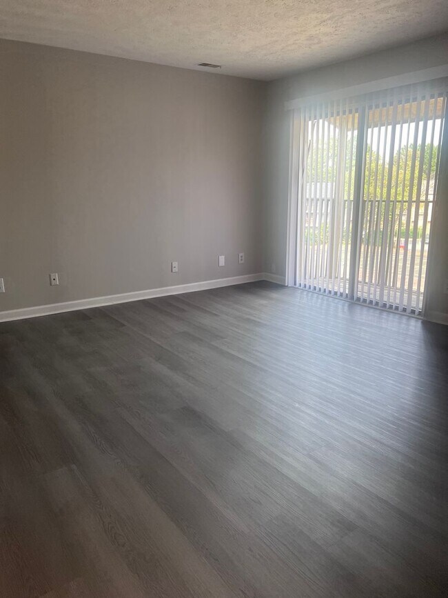 Building Photo - BG0923