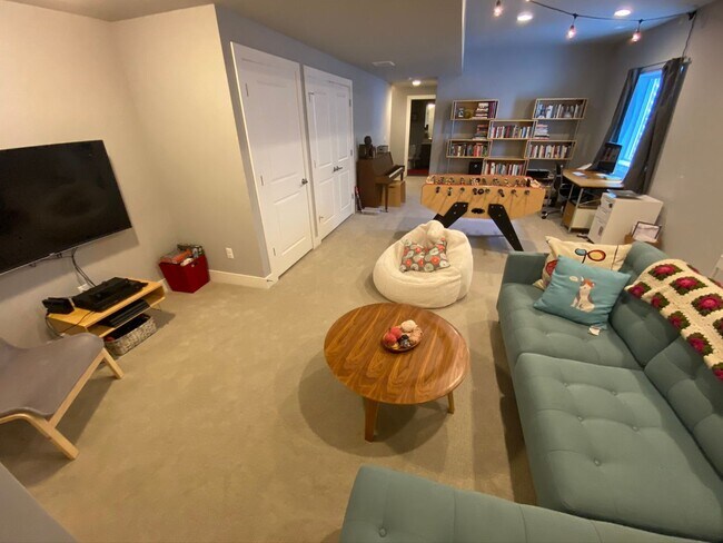 Building Photo - Gorgeous 4B/3.5B North Boulder - Available...