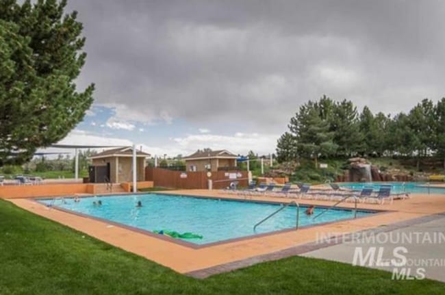 Building Photo - Townhome Columbia Village – Close to Everything Boise Offers