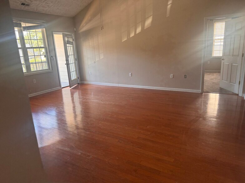 Building Photo - 4030 Bardstown Ct