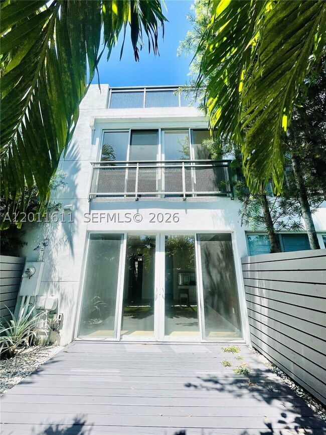 Building Photo - 822 NE 19th Terrace