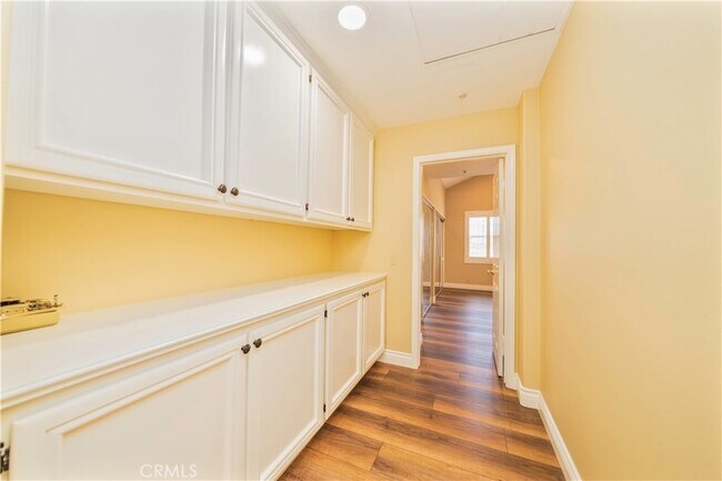Building Photo - 9531 Montanza Way