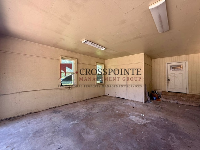Building Photo - 111 N Gatewood Dr